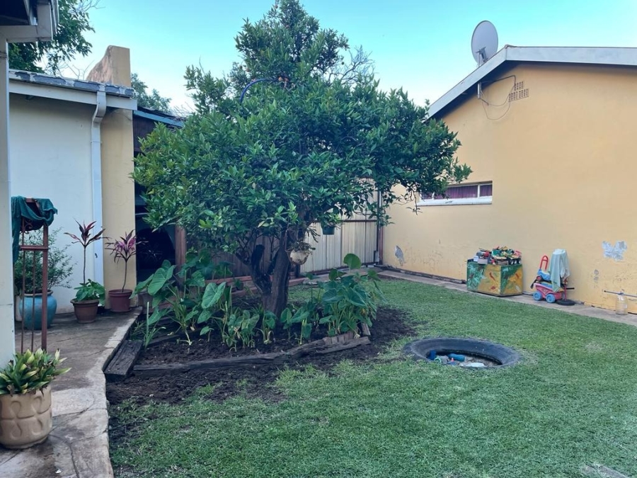 5 Bedroom Property for Sale in Oos Einde North West